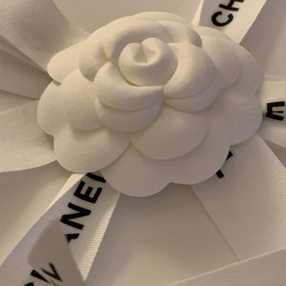Brand new Authentic Rare from Paris Chanel White Gift Box with Ribbon,rare! - Picture 6 of 13
